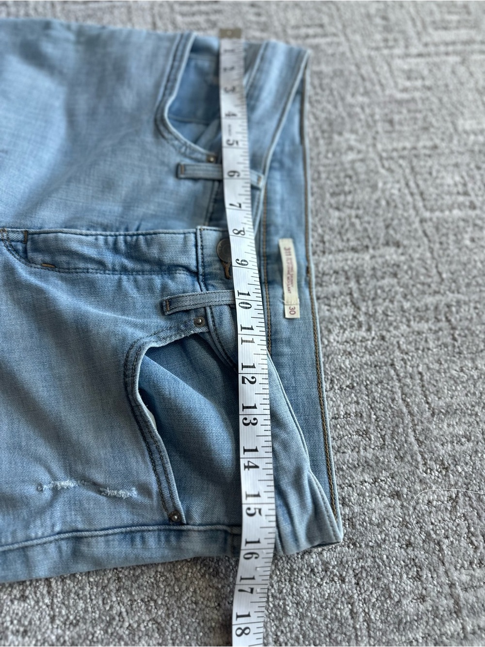 Levi’s 311 Shaping Skinny High Rise Jeans Light Wash Frayed Hem Size 30 - Picture 6 of 16